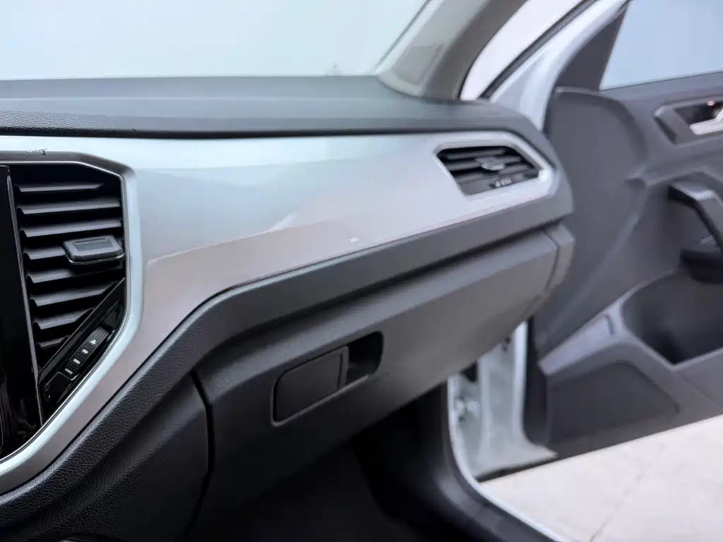 Volkswagen T-Roc 2023 — фото 12
