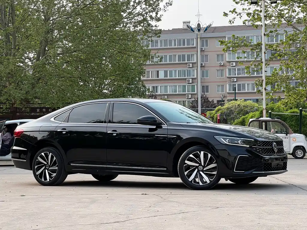 Volkswagen Passat 2022 — фото 3