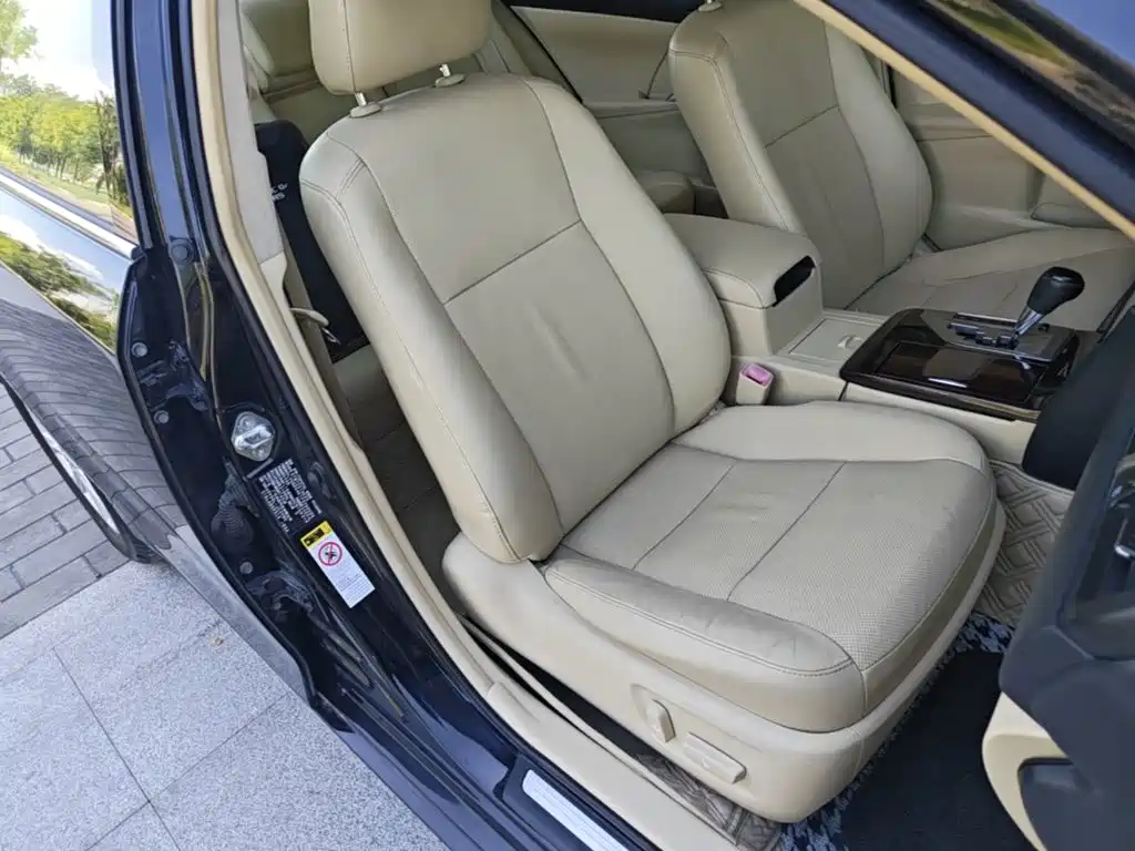 Toyota Camry 2015 — фото 25