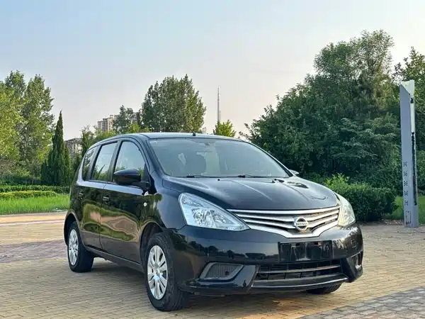 Nissan Livina 2015