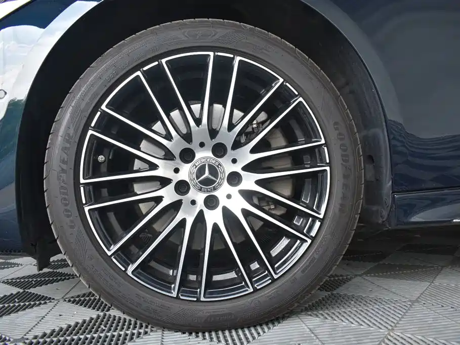 Mercedes-Benz C-Class 2023 — фото 12
