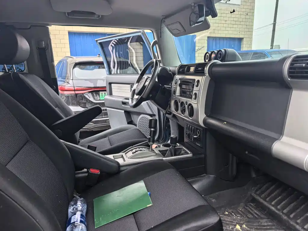 Toyota FJ Cruiser 2019 — фото 8