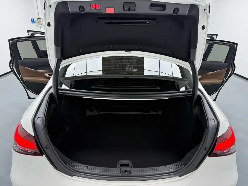 Mercedes-Benz E-Class 2023 — фото 3