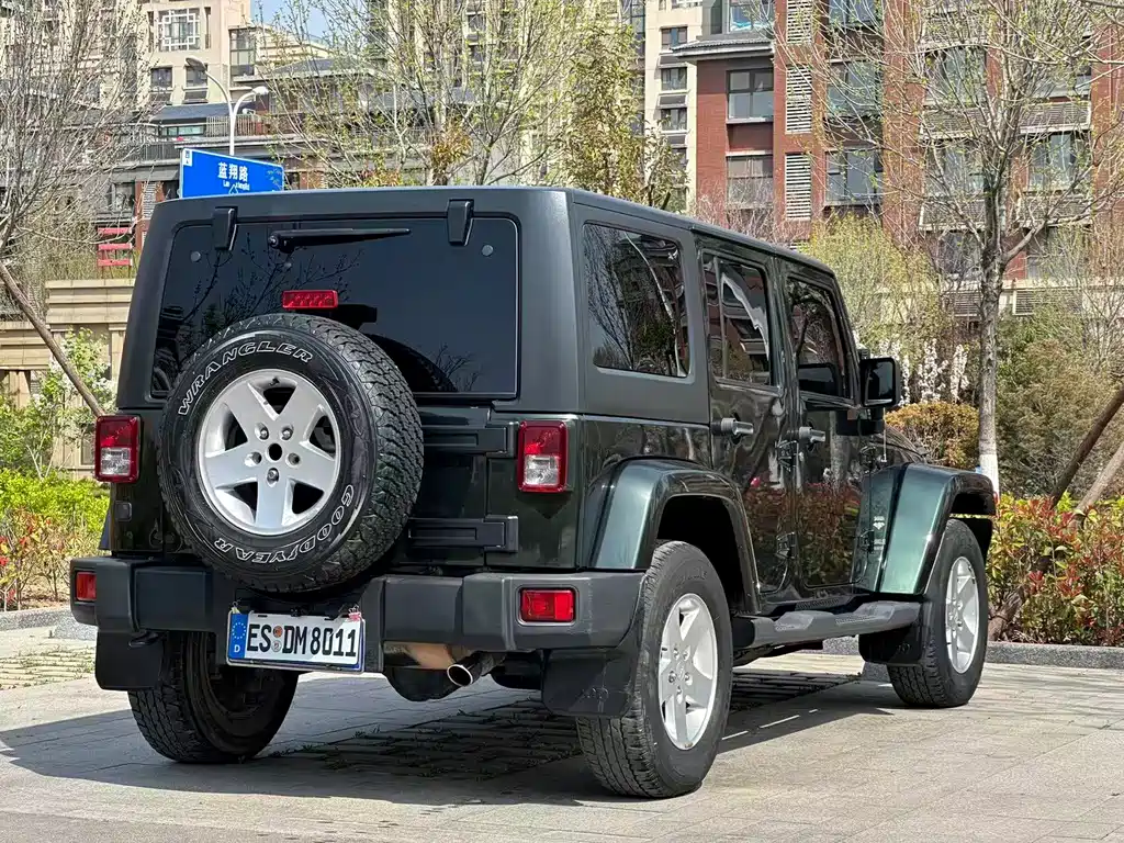 Jeep Wrangler 2011 — фото 4
