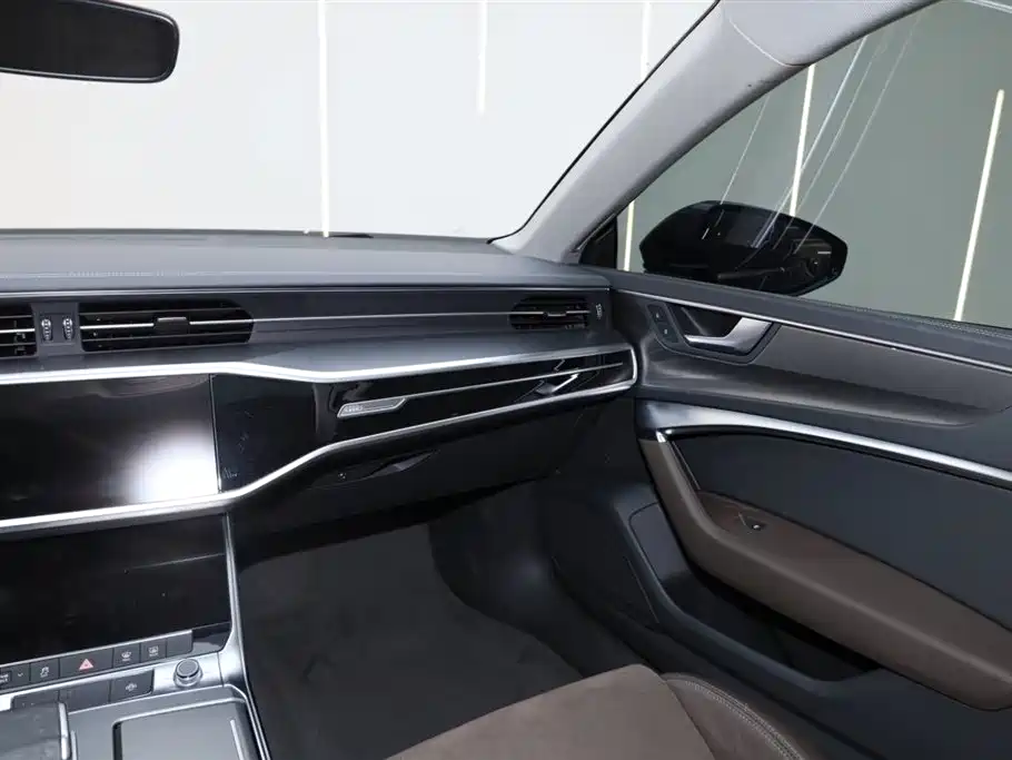 Audi A7L 2024 — фото 25