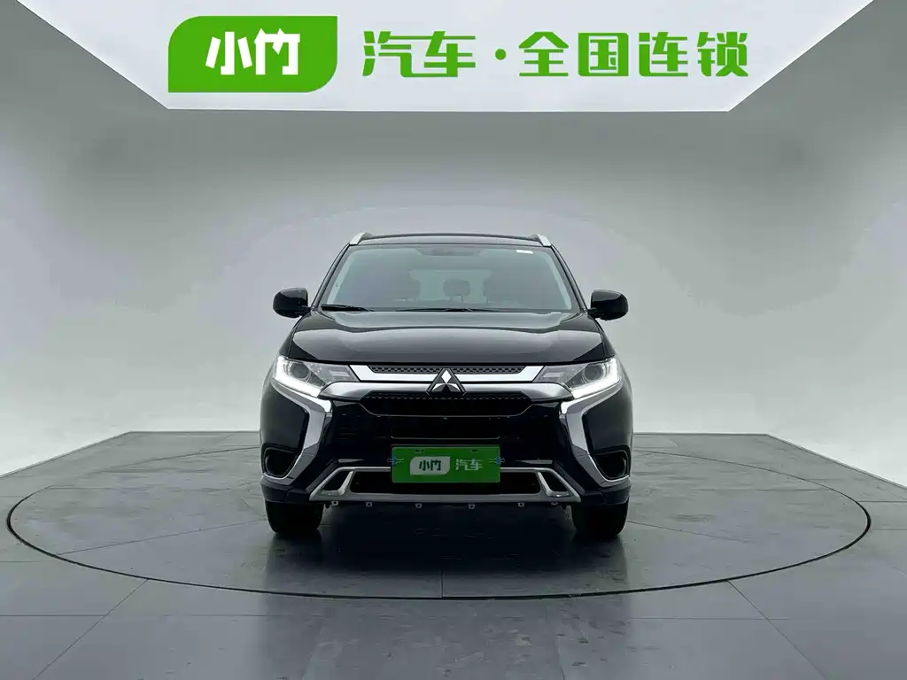 Mitsubishi Outlander 2022 — фото 2