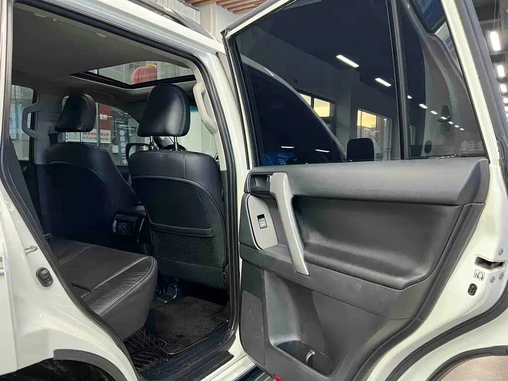 Toyota Prado 2017 — фото 10
