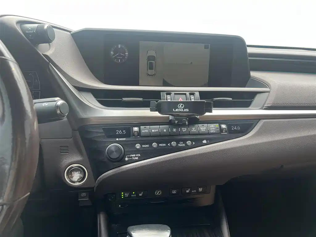 Lexus ES 2019 — фото 11