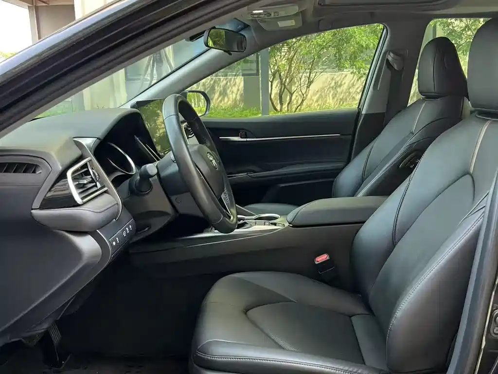 Toyota Camry 2023 — фото 6