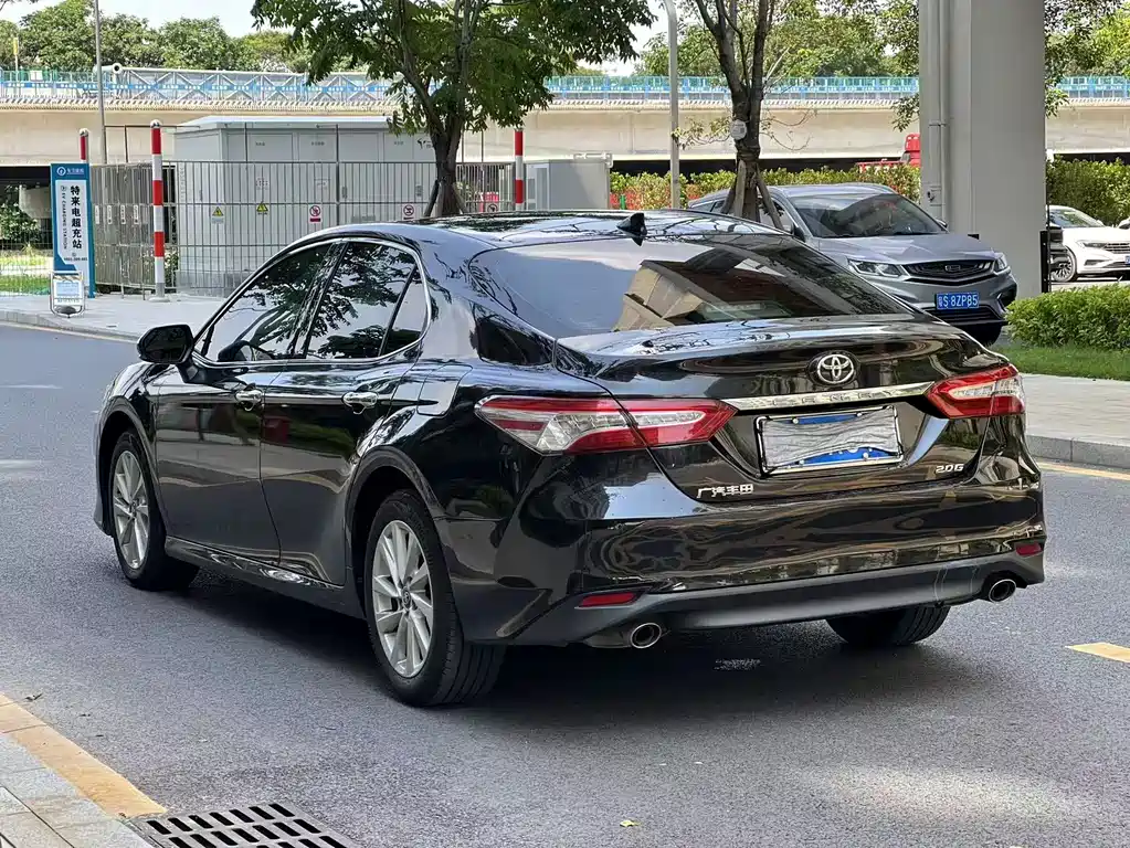 Toyota Camry 2023 — фото 3