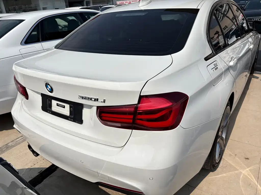 BMW 3 Series 2019 — фото 13