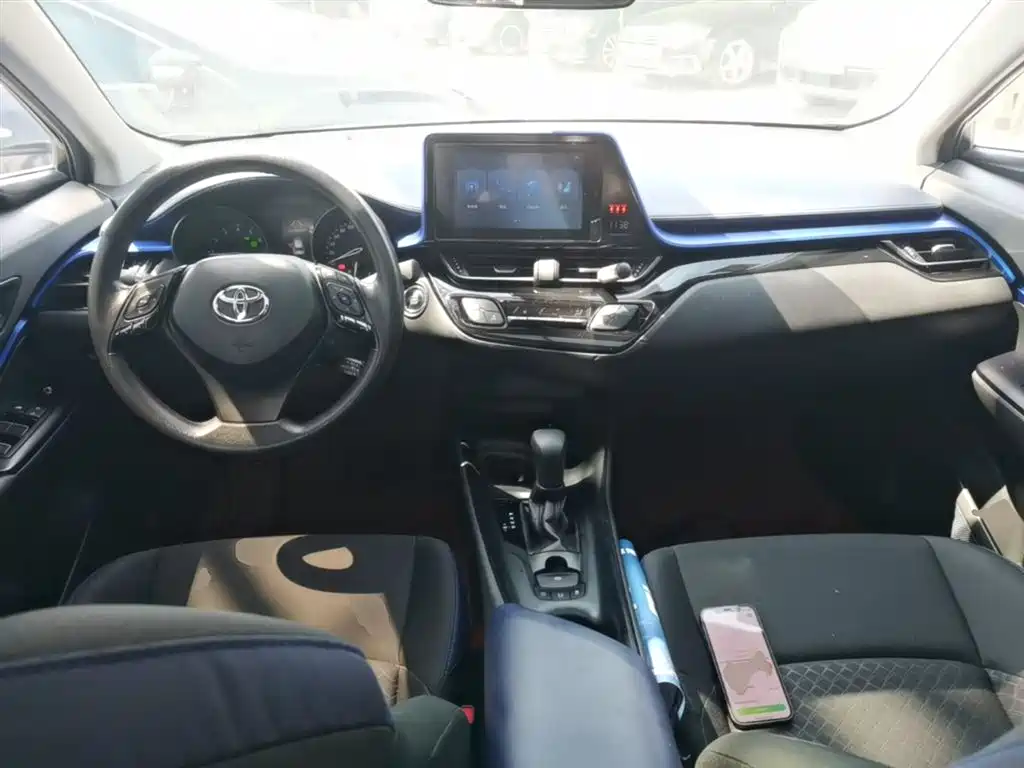 Toyota C-HR 2022 — фото 10