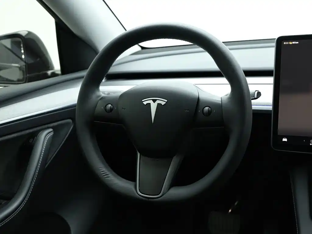 Tesla Model Y 2023 — фото 17