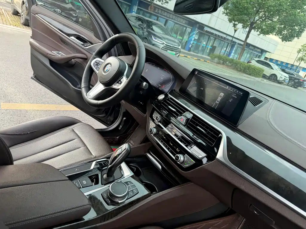 BMW 5 Series 2020 — фото 14