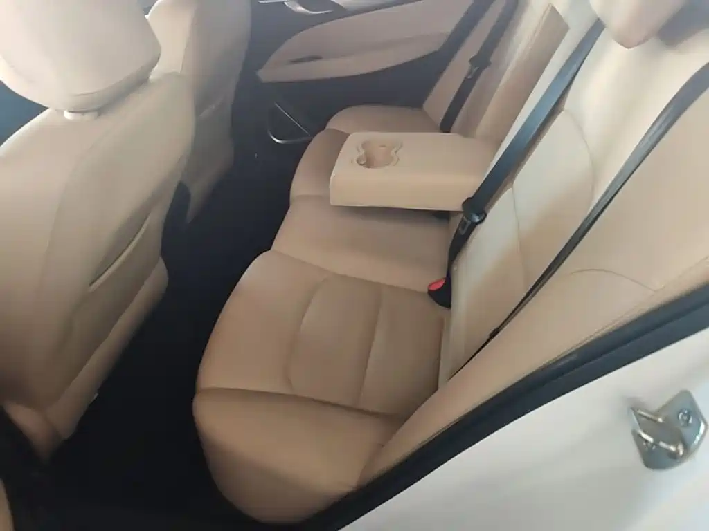 Geely Emgrand 2018 — фото 17