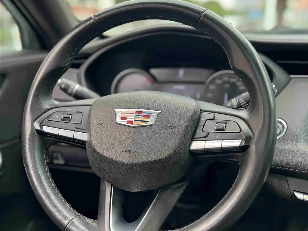 Cadillac XT4 2021 — фото 12