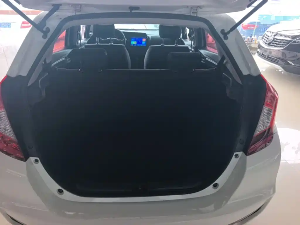 Honda Fit 2018 — фото 19