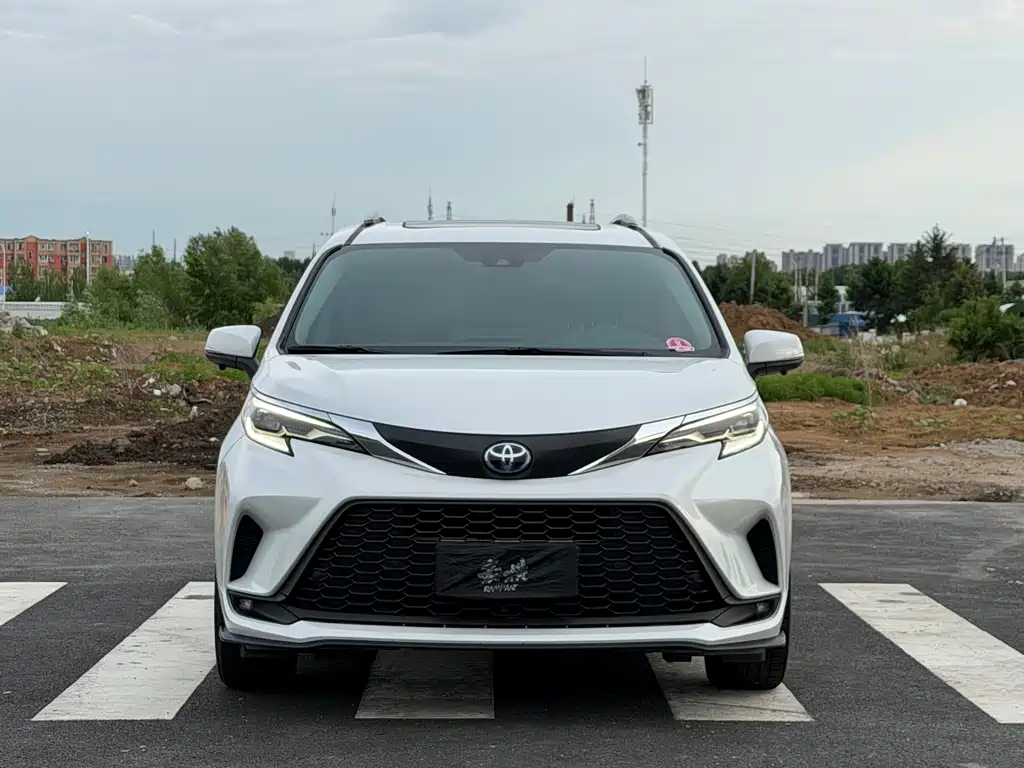 Toyota Granvia 2024