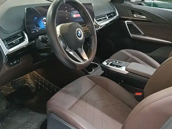 BMW iX1 2025