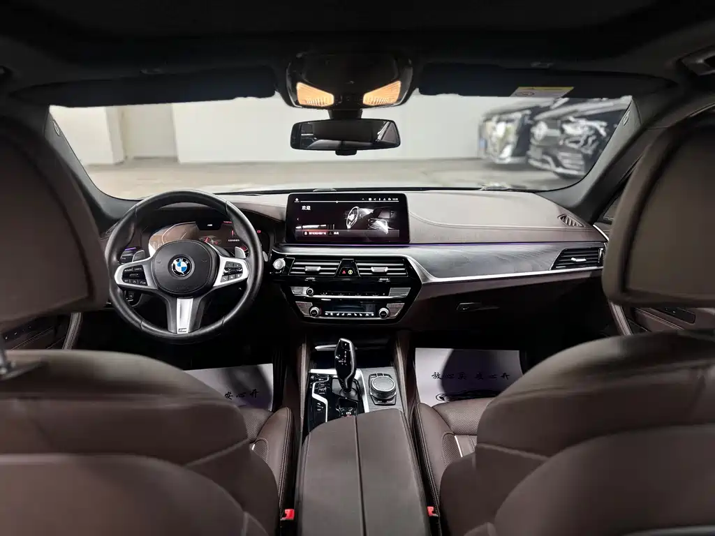 BMW 5 Series 2021 — фото 10