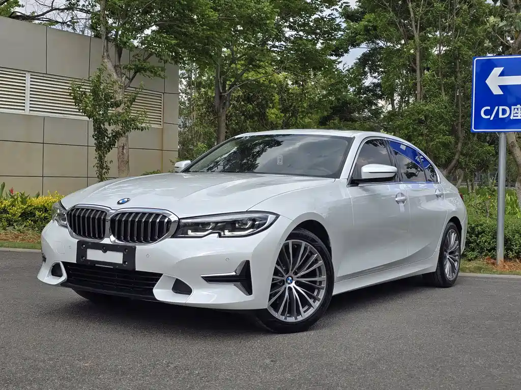 BMW 3 Series 2019 — фото 1