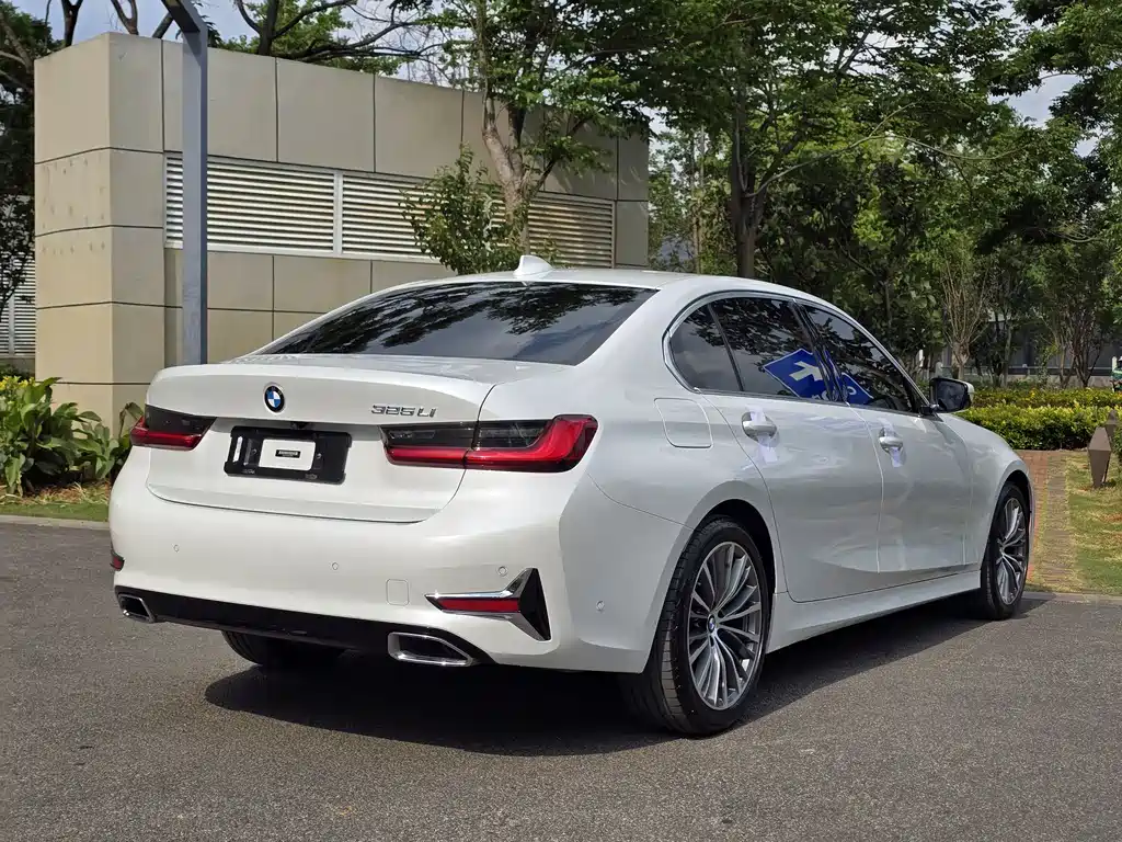 BMW 3 Series 2019 — фото 15