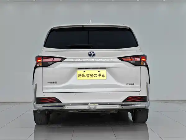 Toyota Granvia 2023