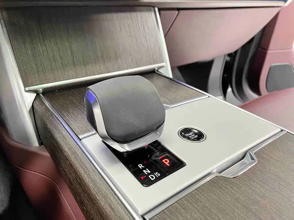 Land Rover Range Rover 2025 — фото 11