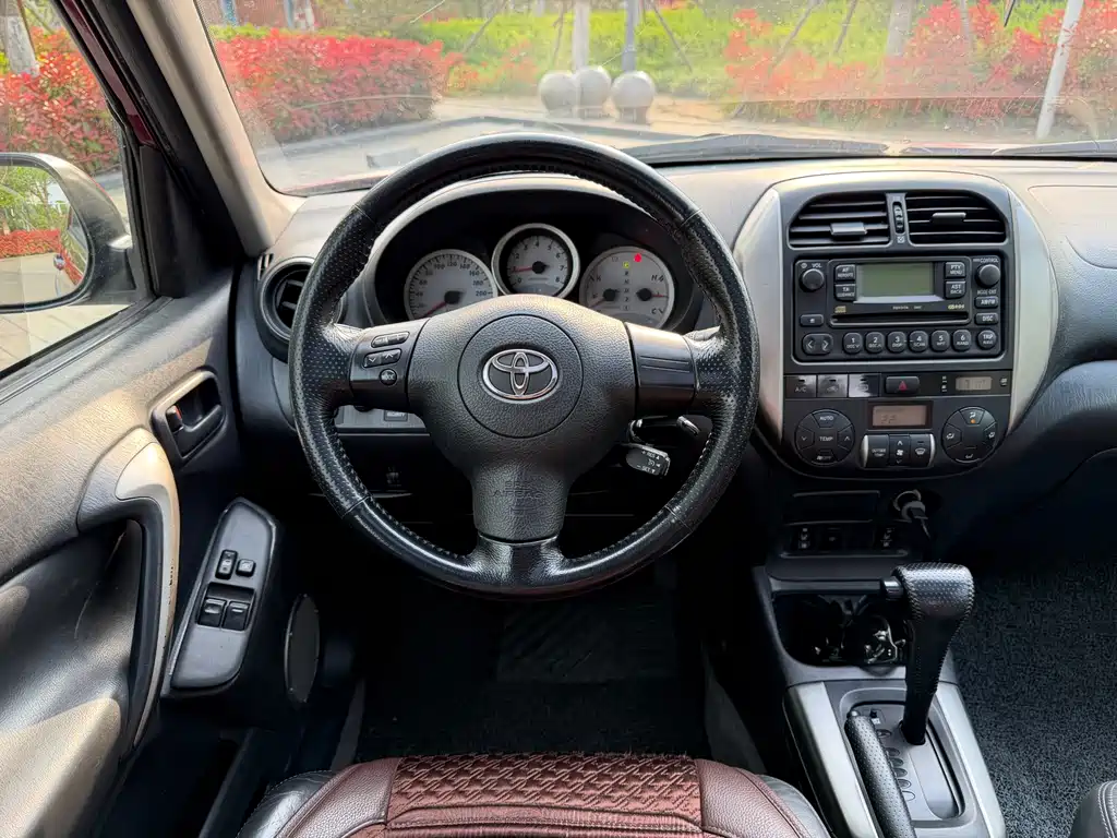 Toyota RAV4 2005 — фото 11