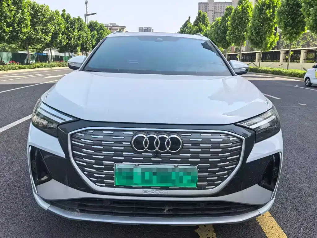 Audi Q4 e-tron 2024 — фото 2