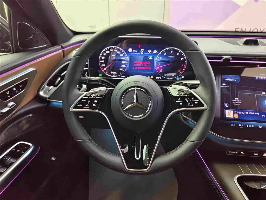 Mercedes-Benz E-Class 2025 — фото 12