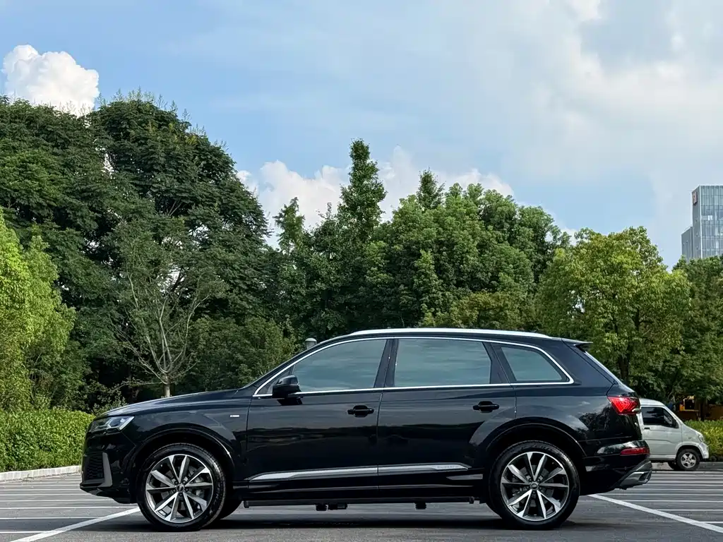 Audi Q7 2023 — фото 3