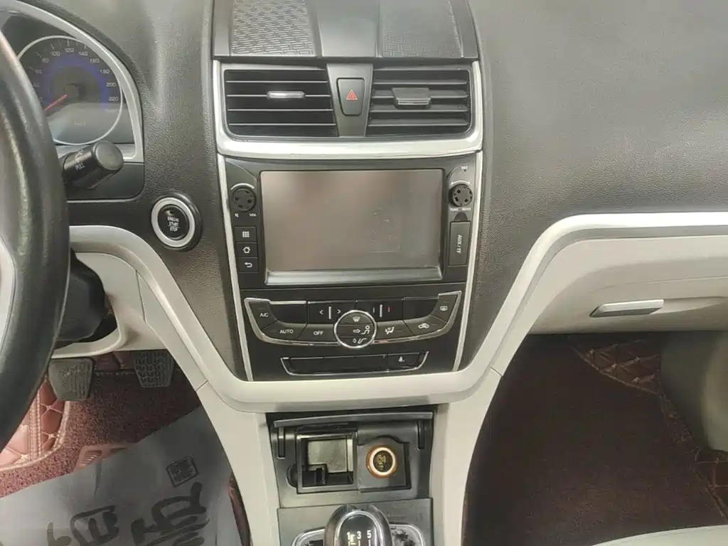 Geely Emgrand 2015 — фото 13