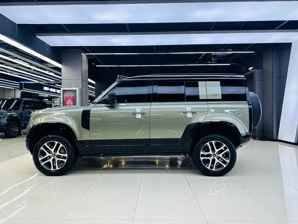 Land Rover Defender 2023