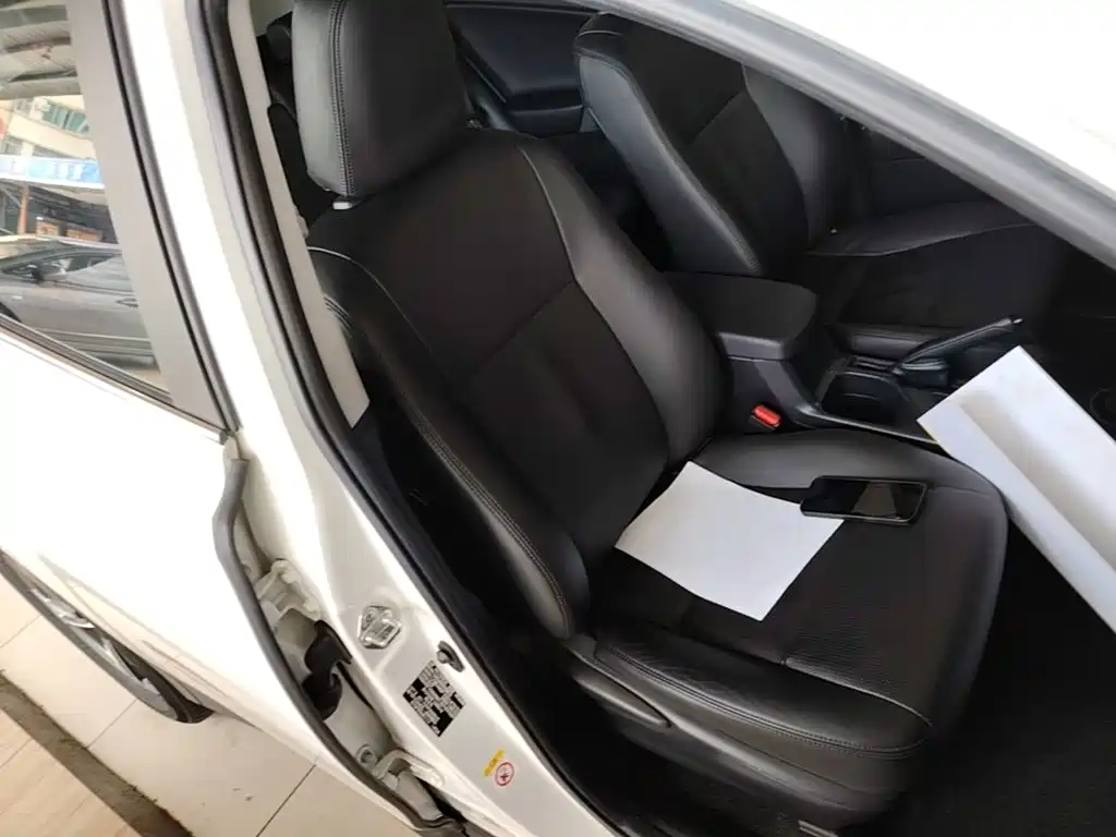 Toyota RAV4 2016 — фото 25