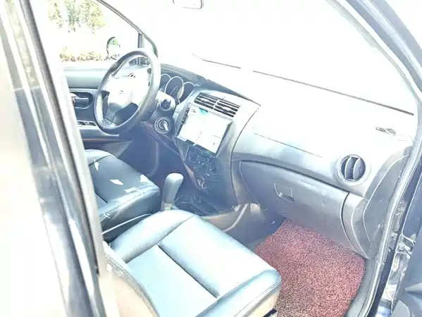 Nissan Livina 2010