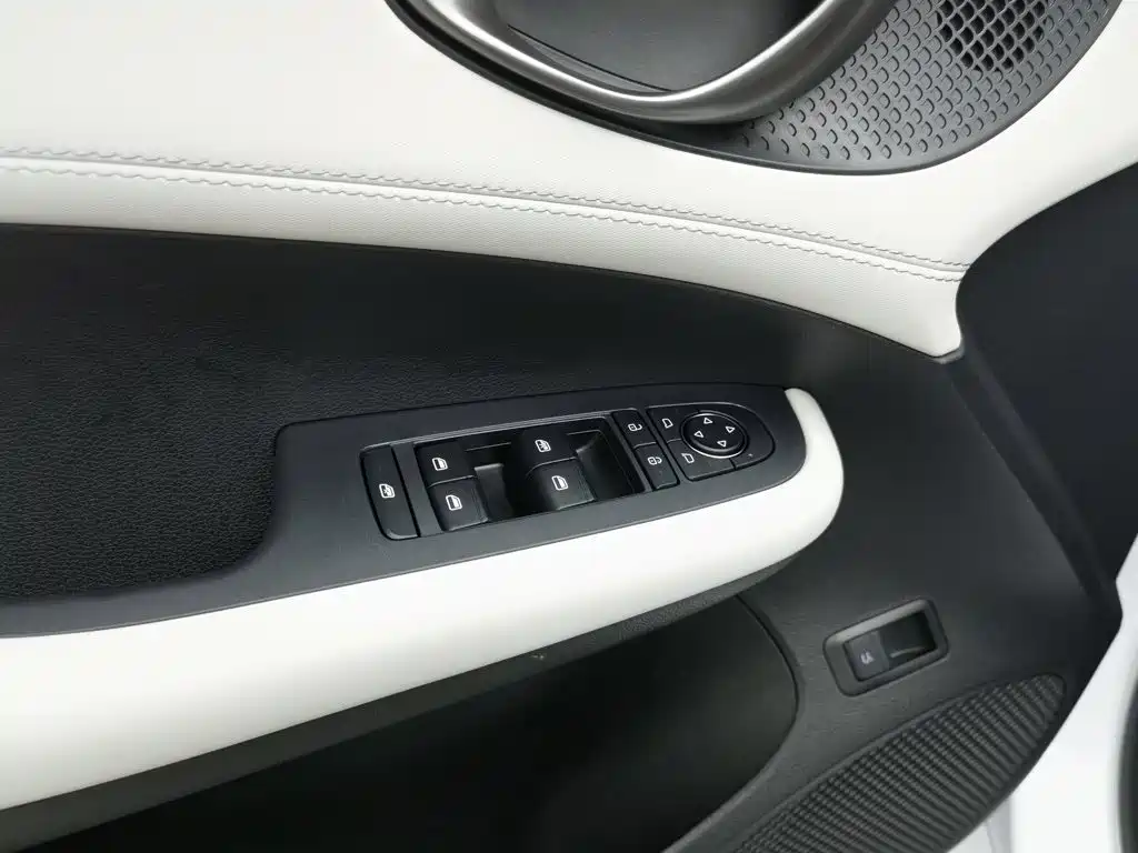 BYD Seal 05 DM-i 2025 — фото 9