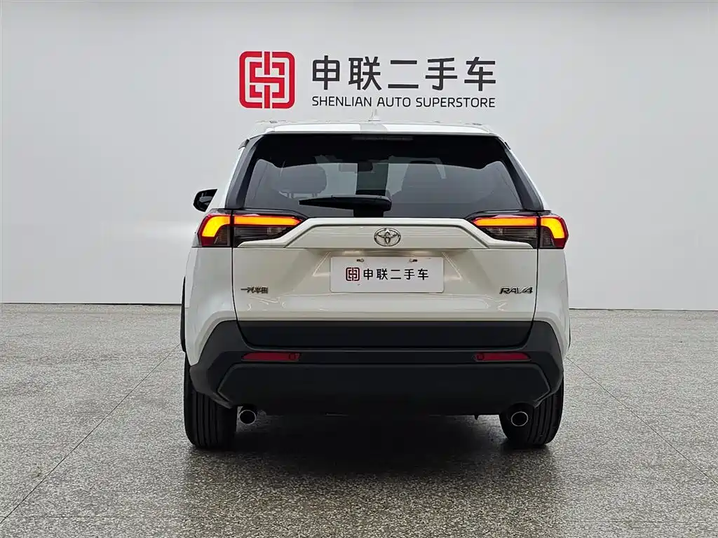 Toyota RAV4 2020 — фото 2