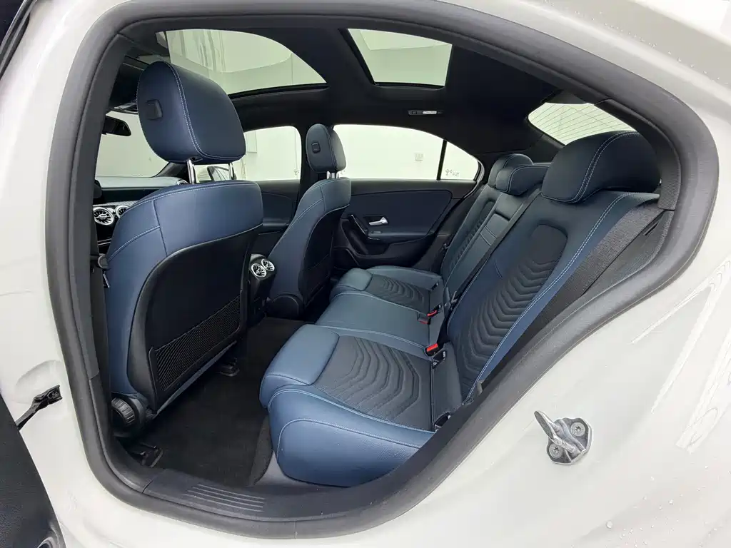 Mercedes-Benz A-Class 2022 — фото 15