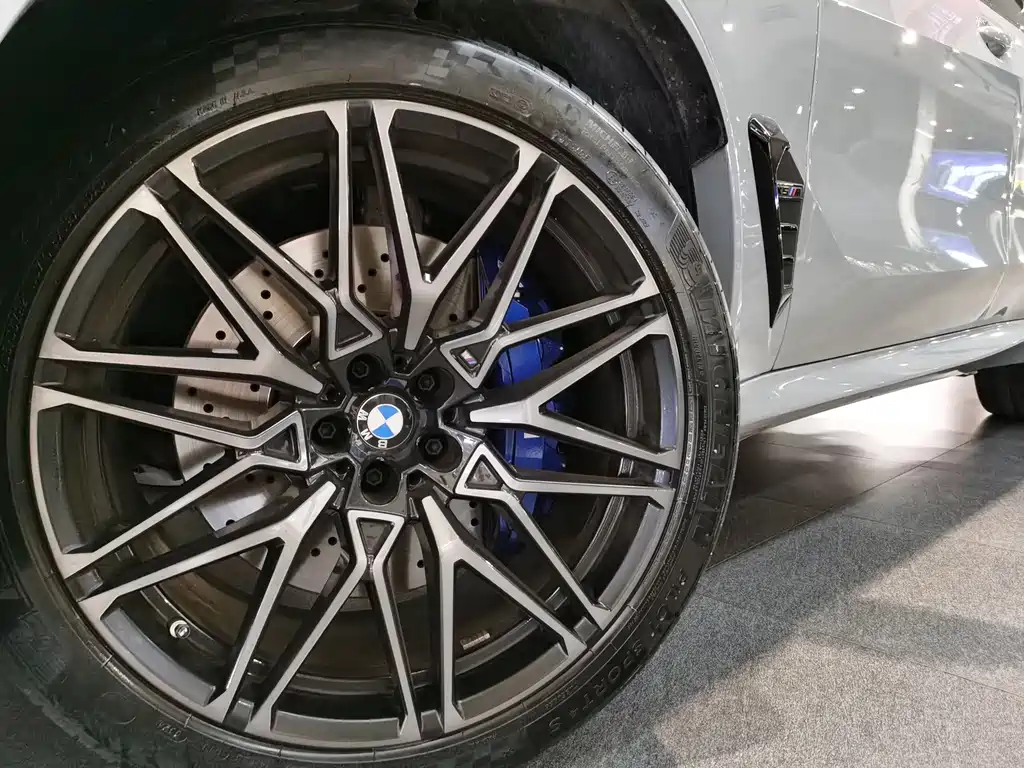 BMW X5 M 2025 — фото 18