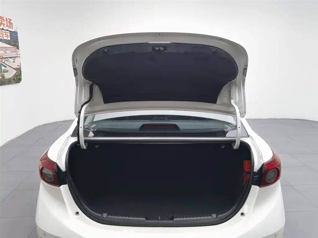 Mazda 3 Axela 2017 — фото 16