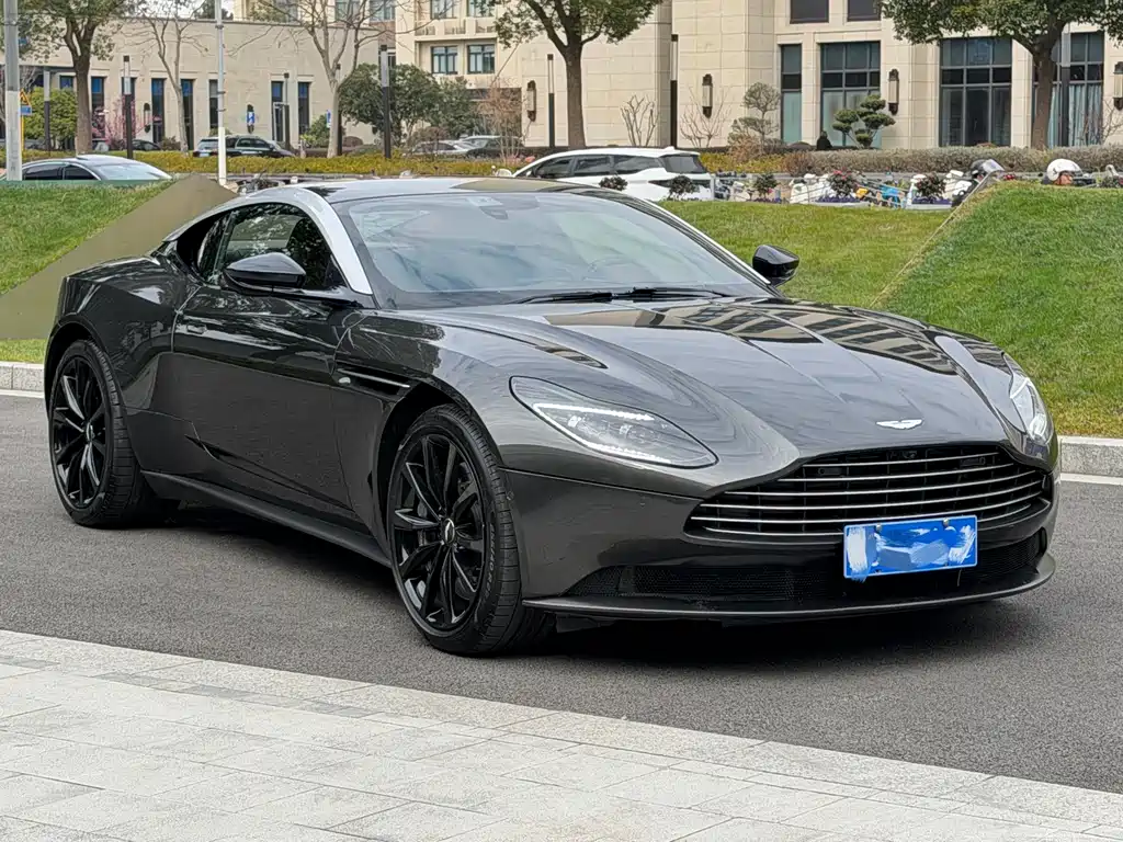 Aston Martin DB11 2018 — фото 3