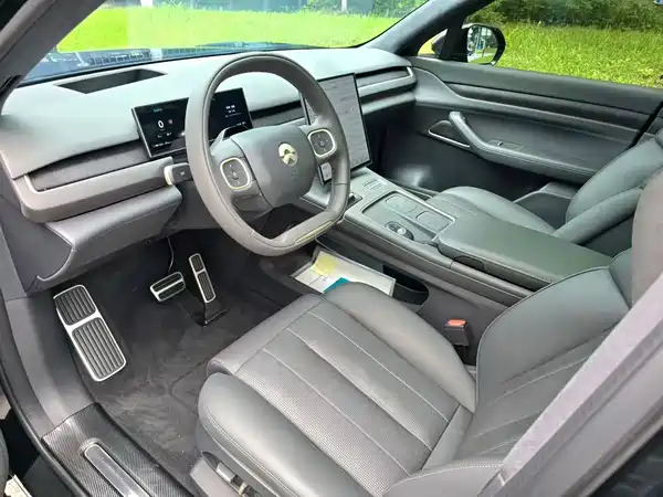 NIO ES8 2025