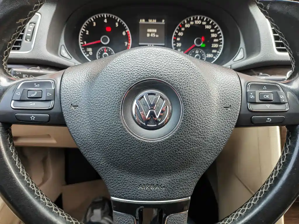 Volkswagen Passat 2015 — фото 14