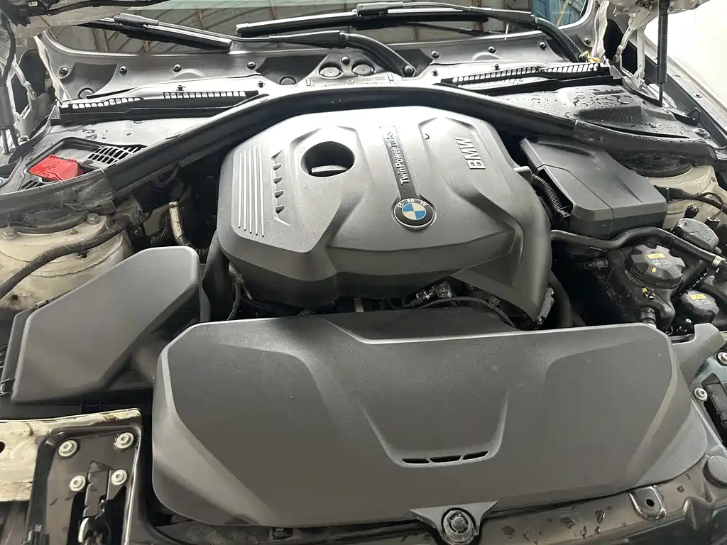 BMW 3 Series 2017 — фото 14