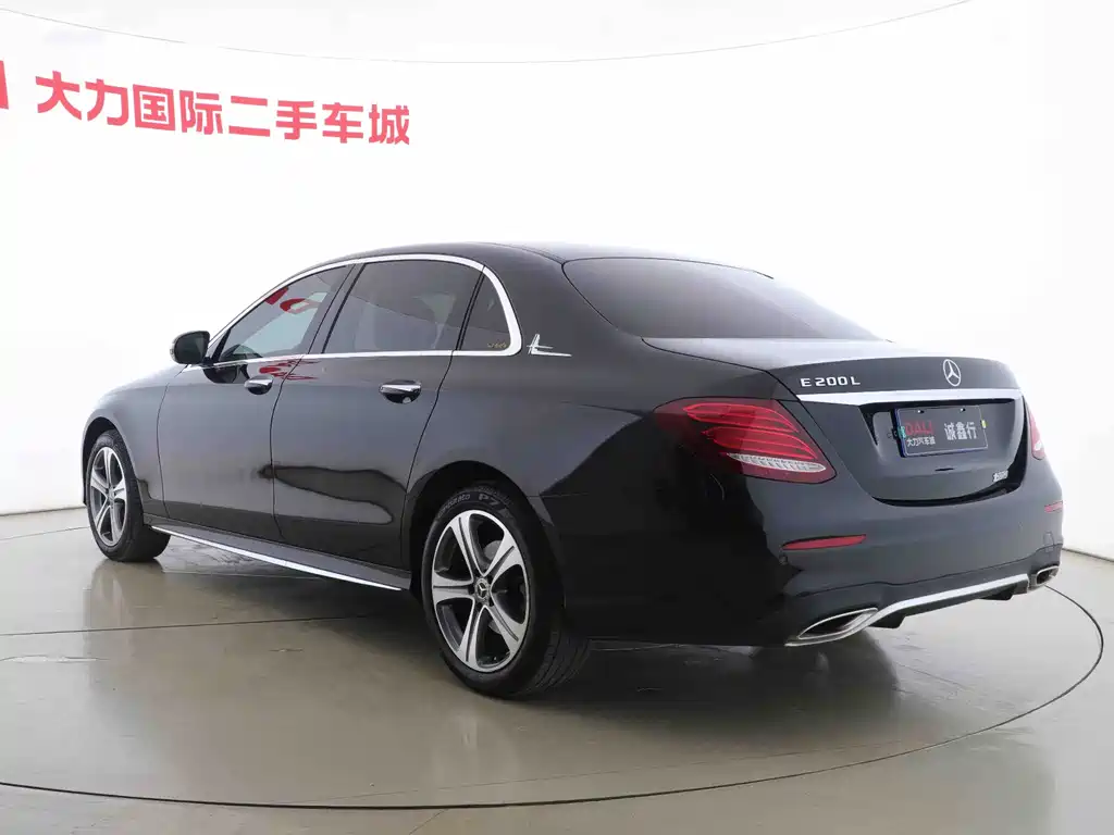 Mercedes-Benz E-Class 2019 — фото 16