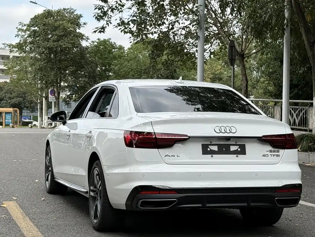 Audi A4L 2022 — фото 9