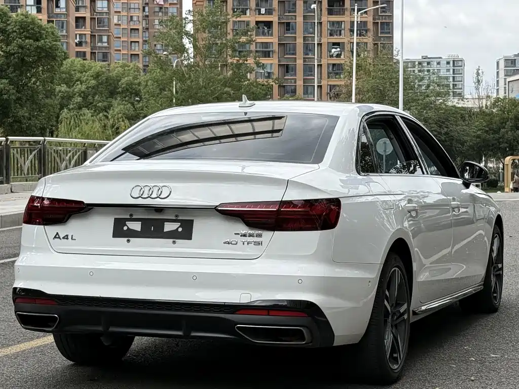 Audi A4L 2022 — фото 7