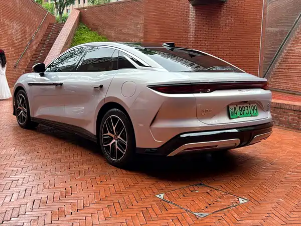 BYD Han L 2025