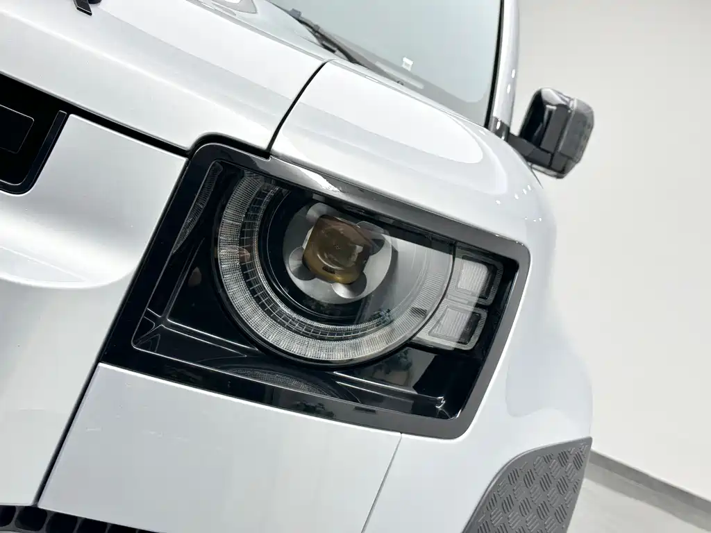Land Rover Defender 2021 — фото 17
